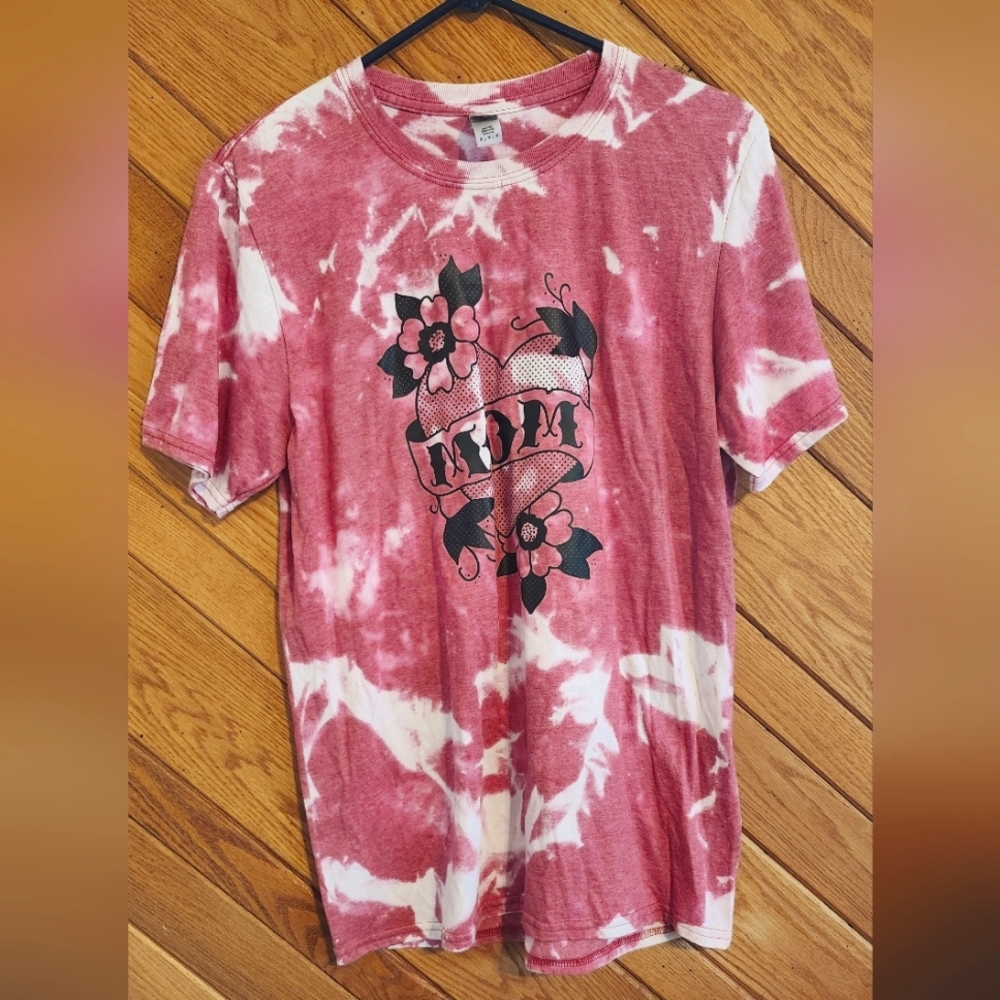 Gildan Pink And White Tie Dye Mom Floral Polka dot Heart Softstyle Medium Tshirt